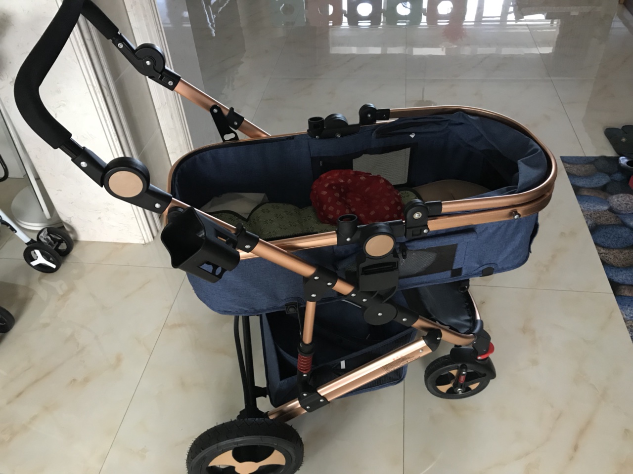 基本全新的婴儿推车
